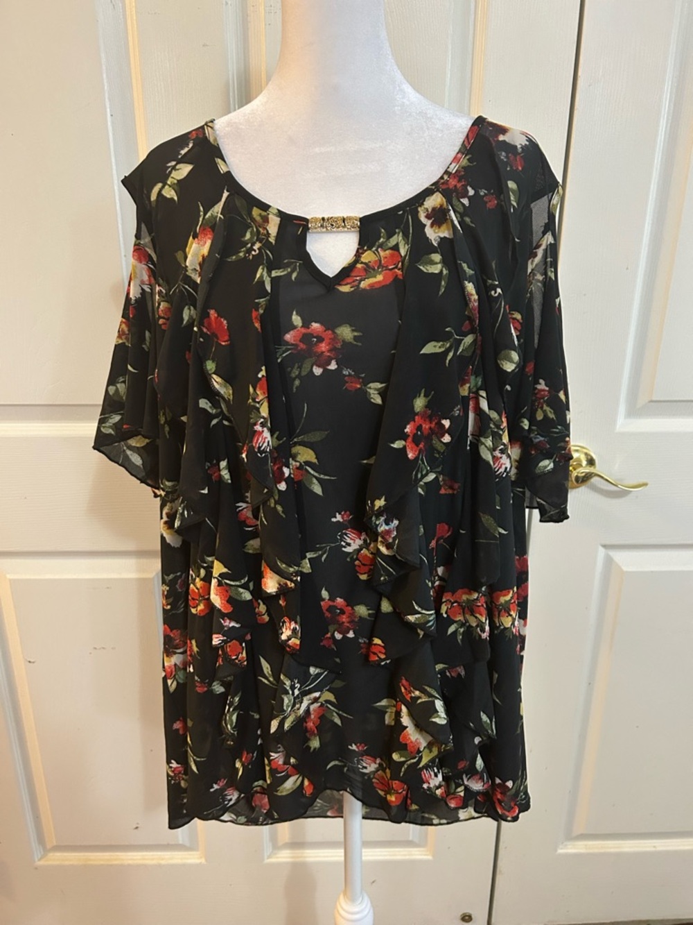 NWT Siren Lily floral cold shoulder top,  size 3X